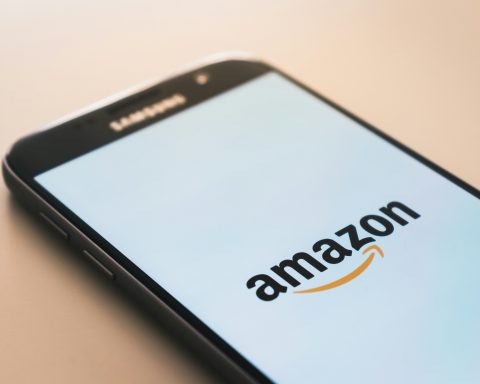 amazon-внедрит ИИ-в логистику,-карты-и складских-роботов