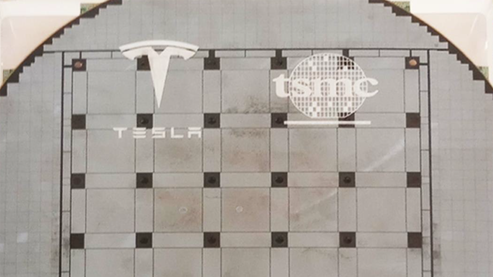 tesla-обучила-суперкомпьютер-dojo-поиску-дефектных-ядер-без-сбоев-в-работе