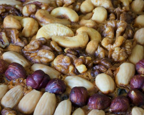 Врач-предупредила-о-возможном-заражении-магазинных-орехов-плесенью