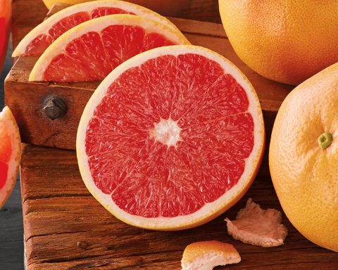 Контроль-кровяного-давления-и-не-только:-в-чём-польза-ежедневного-употребления-грейпфрута