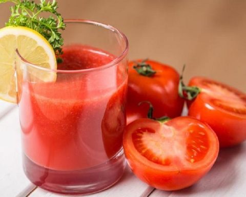 Томатный-сок-и-другие-напитки-для-естественного-снижения-артериального-давления