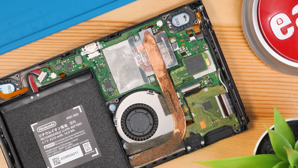 Ремонтник-разобрал-switch-2-и-рассказал-о-странностях-в-конструкции-консоли