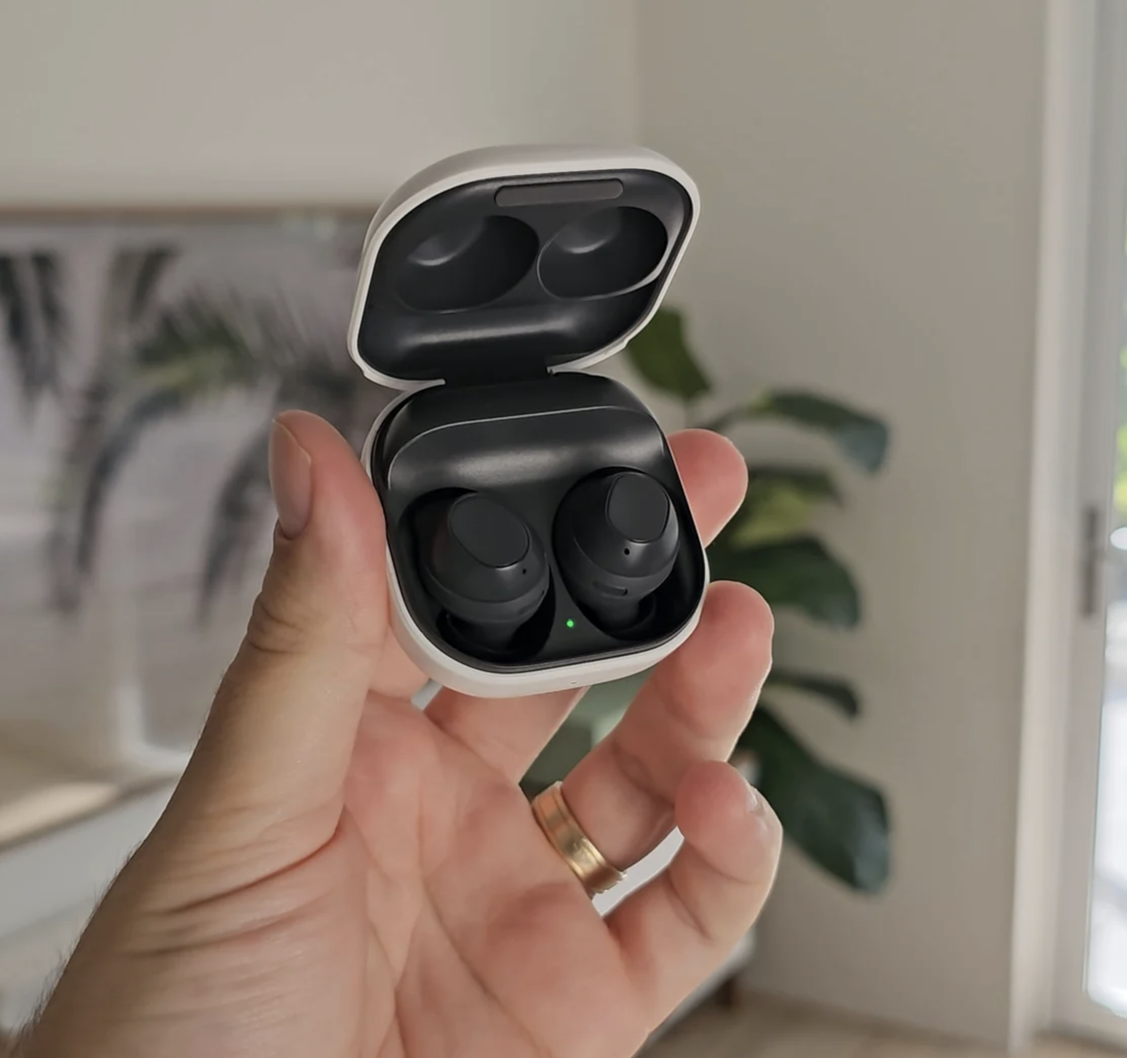 Инсайдеры:-samsung-готовит-к-выпуску-две-модели-бюджетных-наушников