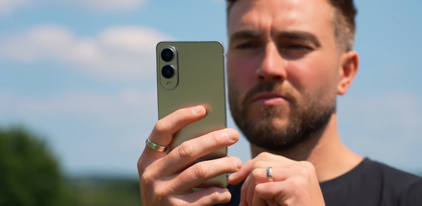 samsung-s25-edge-согнулся-у-обзорщика-спустя-месяц-обычного-использования