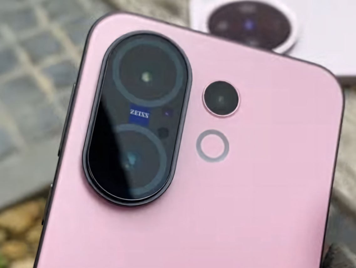 Утечка-раскрыла-дизайн,-характеристики-и-дату-анонса-компактного-флагмана-vivo-x200-fe