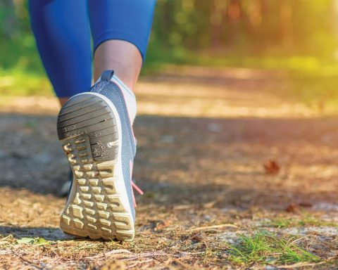 100-минутная-ходьба-в-день-помогла-защититься-от-болей-в-пояснице