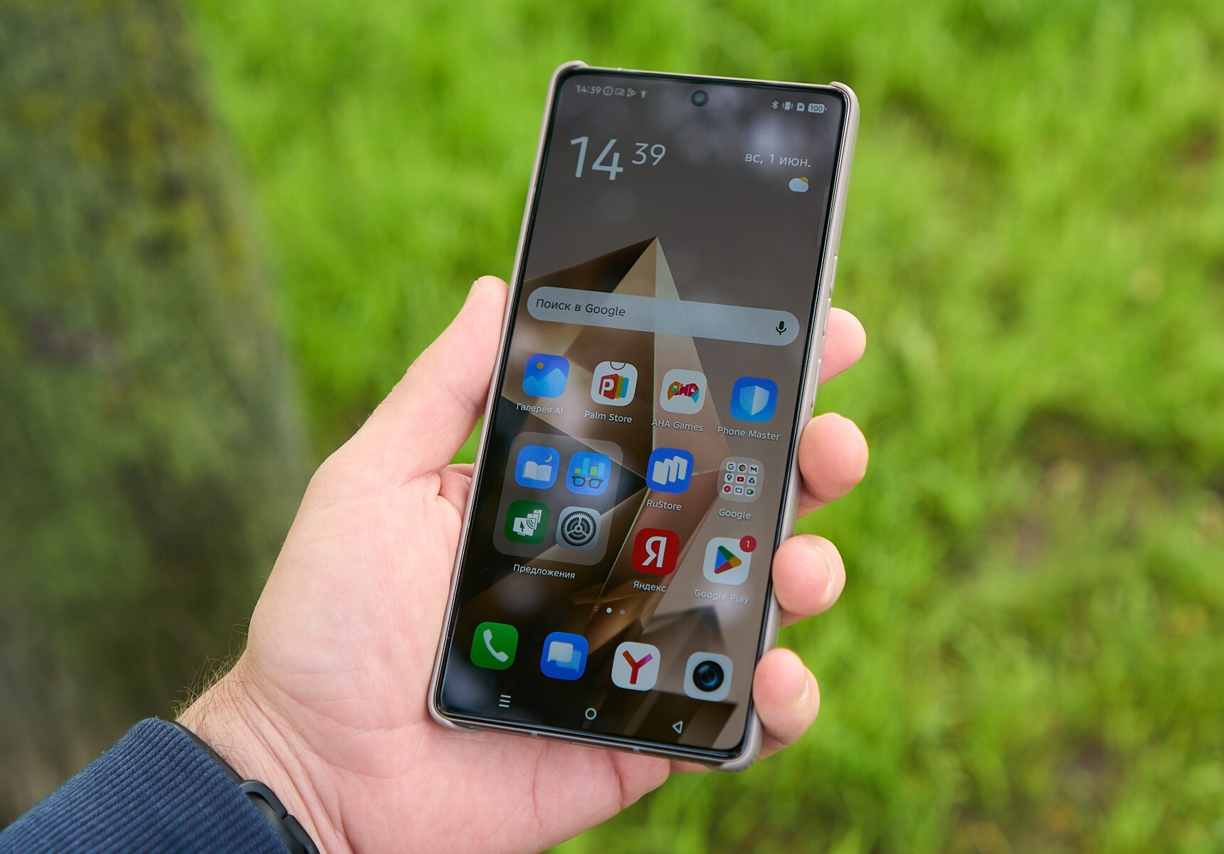 Хороший-смартфон-среднего-класса,-который-вы-зря-не-вспоминаете-перед-покупкой