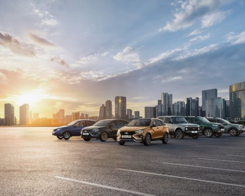 АвтоВАЗ-оснастит-новые-lada-мобильным-интернетом-от СберМобайл