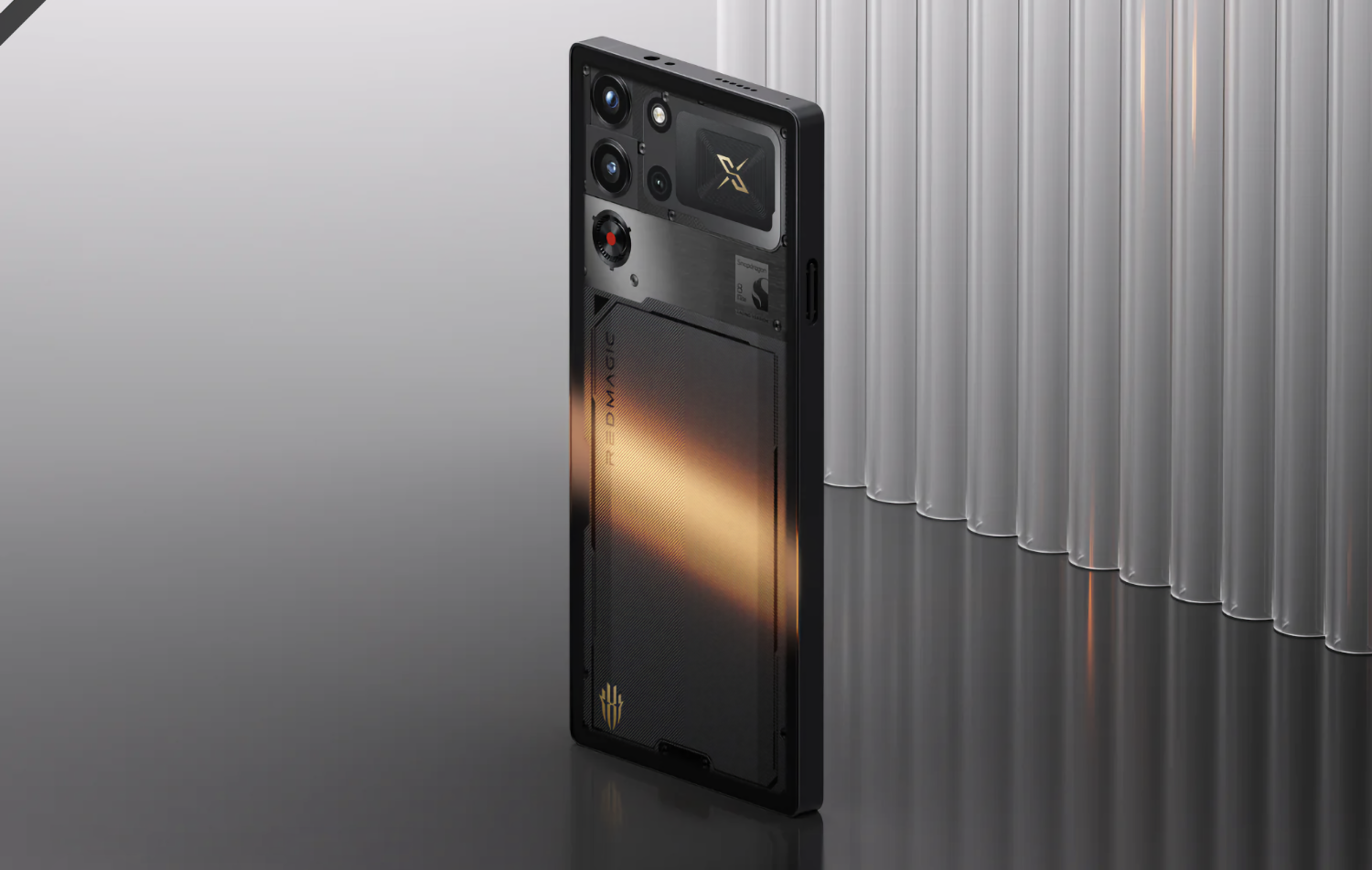 redmagic-10s-pro-вышел-на-глобальный-рынок:-7050-мАч,-24-ГБ-ОЗУ-и-активное-охлаждение