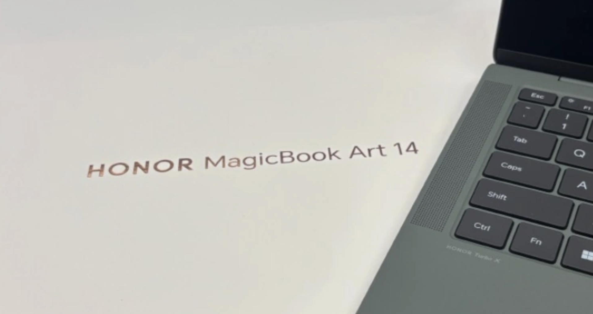 oled,-intel-core-ultra:-honor-покажет-magicbook-art-14-в июле