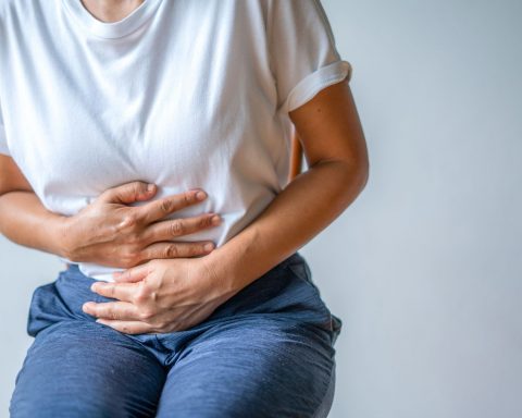 Нехватка-сна-и-другие-неочевидные-причины-газов-в-животе