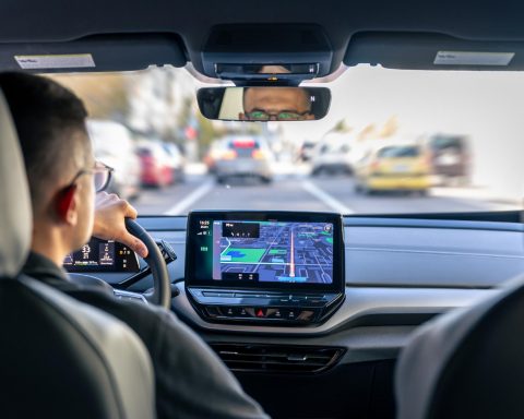 Такси-waymo-вернутся-на-дороги-Нью-Йорка,-но-пока-в-ручном-режиме