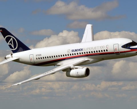 Самолёт-superjet-впервые-провёл-длительный-перелёт-на-отечественных-двигателях