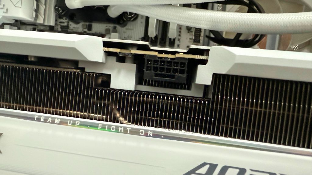 Китайские-версии-видеокарт-rtx-5090d-тоже-пострадали-от-плавления-кабелей