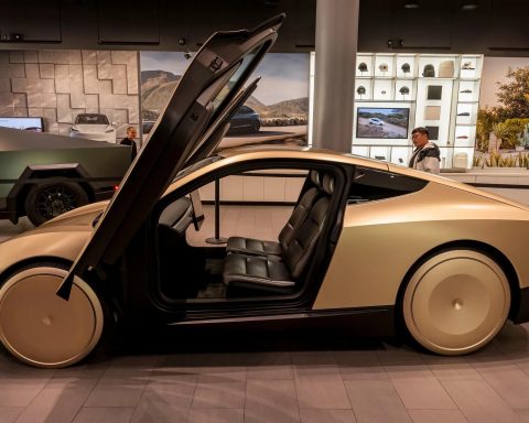 Роботакси-tesla-будут-ездить-только-с-водителем-«по-соображениям-безопасности»