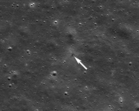 nasa-показало-кратер-от крушения-японского-аппарата-на Луну