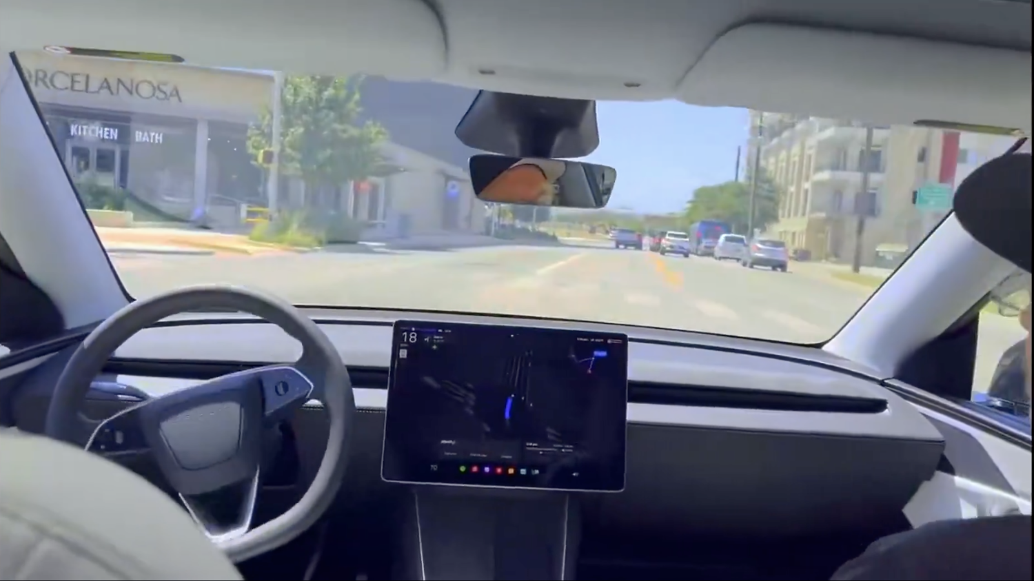 Роботакси-tesla-выехало-на-встречку-в-первые-часы-после-запуска-в-США