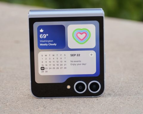 Инсайдеры-рассказали-об-одинаковости-складных-galaxy-z-flip-7-и-flip-7-fe