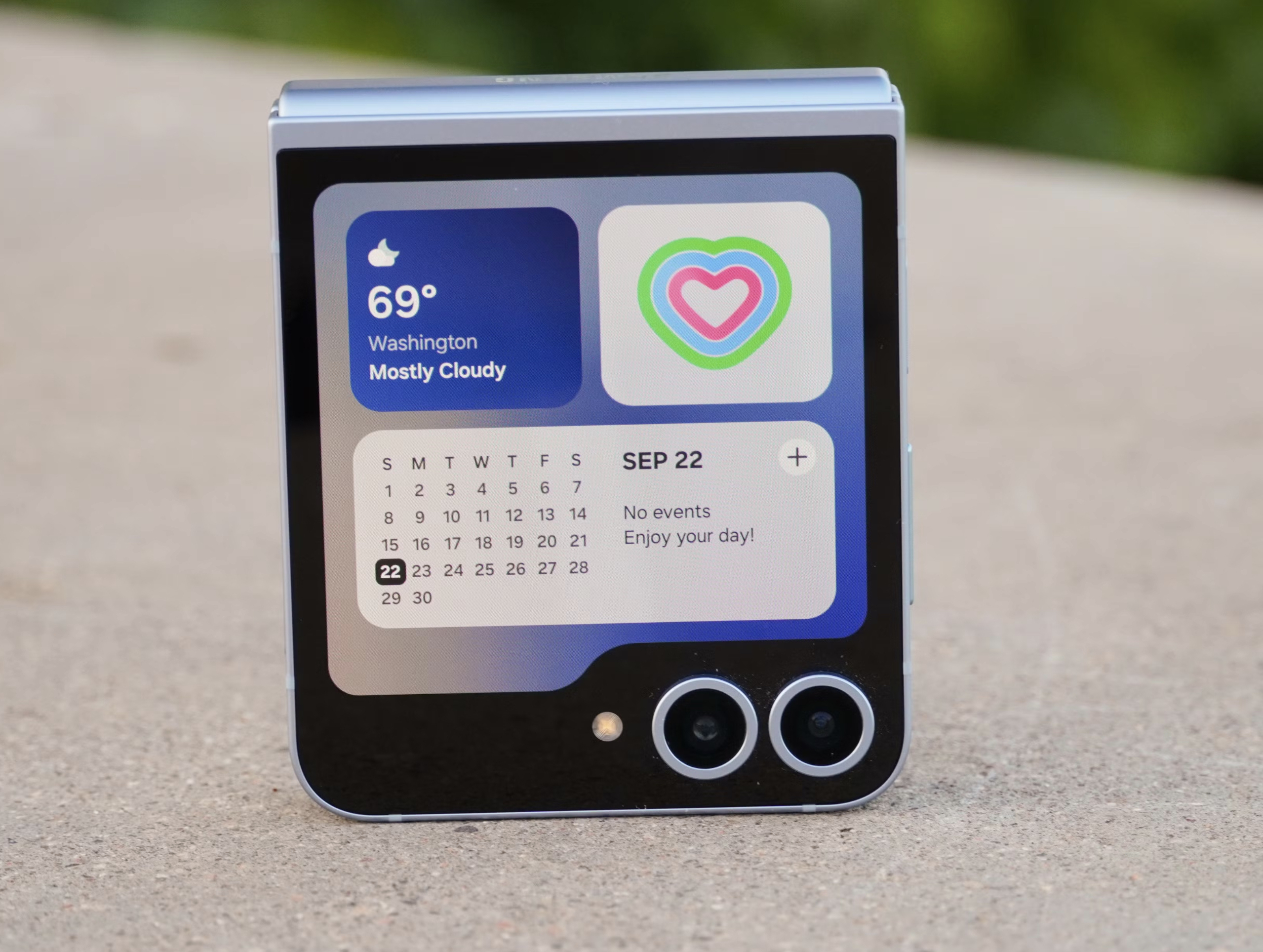 Инсайдеры-рассказали-об-одинаковости-складных-galaxy-z-flip-7-и-flip-7-fe