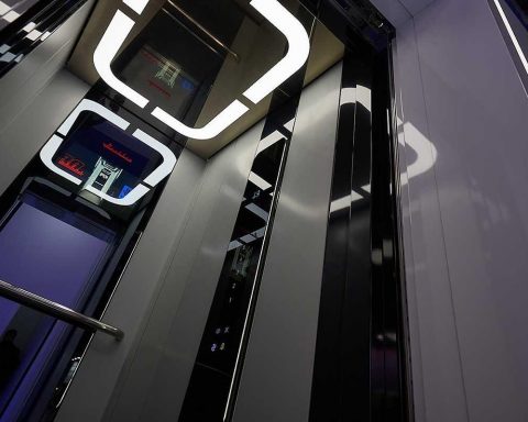 Карачаровский-завод-и «Москвич»-выпустили-лифтовую-кабину