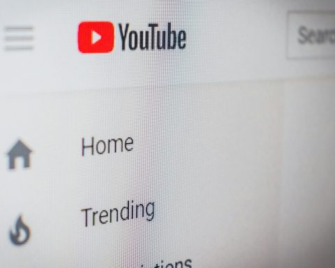 youtube-и власти-Австралии-поспорили-из-за-запрета-соцсетей-для-подростков