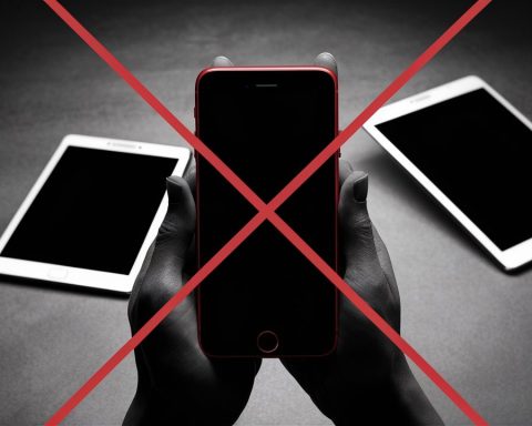 Эксперты:-apple-пора-выпустить-складной-iphone-—-android-уже-освоил-технологии