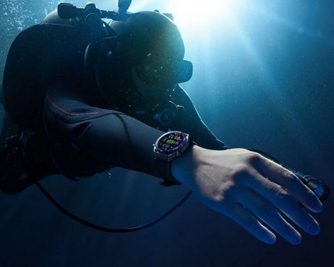 Часы-huawei-watch-ultimate-получили-функцию-отправки-экстренных-sms-по спутнику