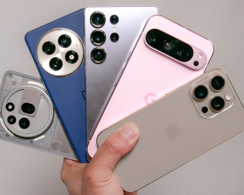 За-полгода-2025-года-в-России-продали-смартфонов-на-275-млрд-рублей-—-лидеры-xiaomi-и-apple