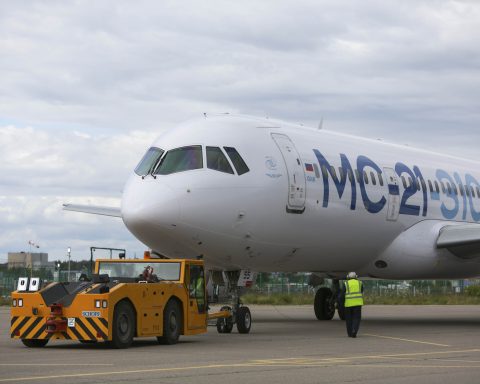 Самолёт-МС-21-с-отечественными-агрегатами-приступил-к-сертификационным-испытаниям