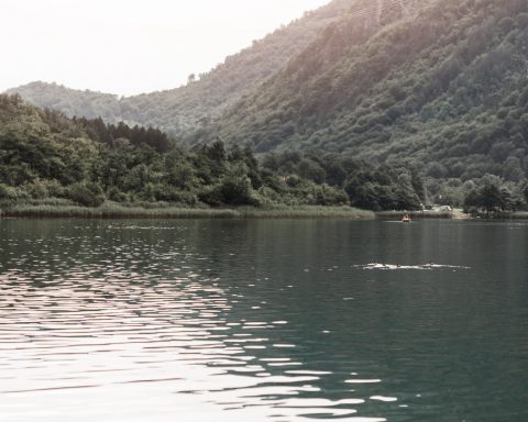 Врач-предупредила-о-вреде-для-здоровья-купания-в-пресных-водоёмах