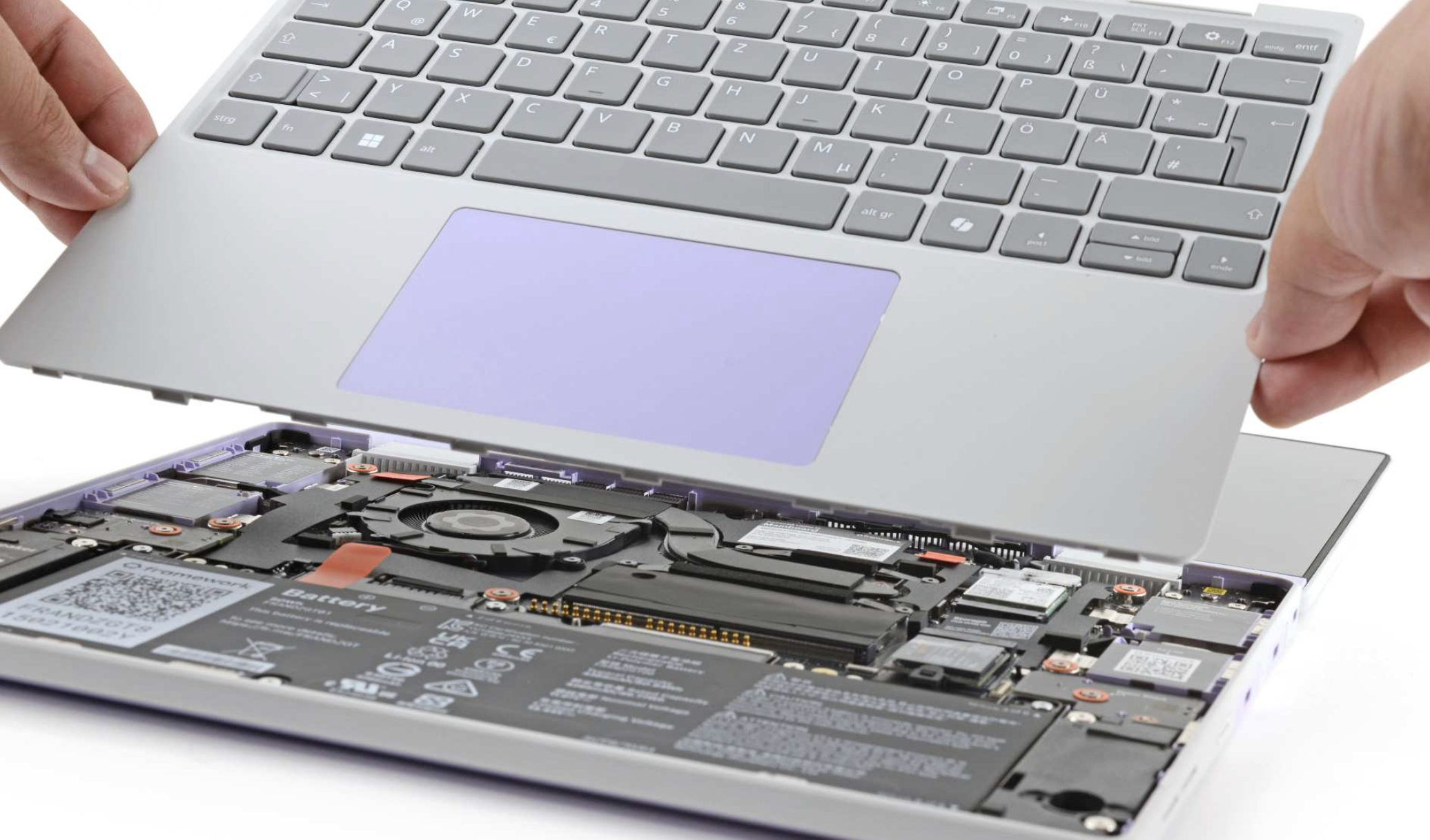 Модульный-ноутбук-framework-12-получил-10/10-от ifixit-за простоту-ремонта