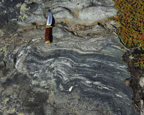 В-Канаде-нашли,-возможно,-самые-древние-породы-на-Земле-—-им-более-4,1-миллиарда-лет