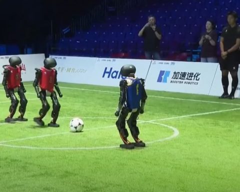 В-Китае-прошел-первый-в-стране-турнир-по-футболу-среди-роботов-гуманоидов