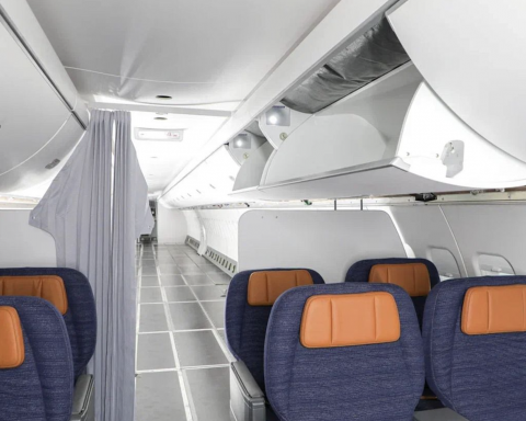 На российском-самолете-МС-21-установили-отечественные-авиационные-интерьеры