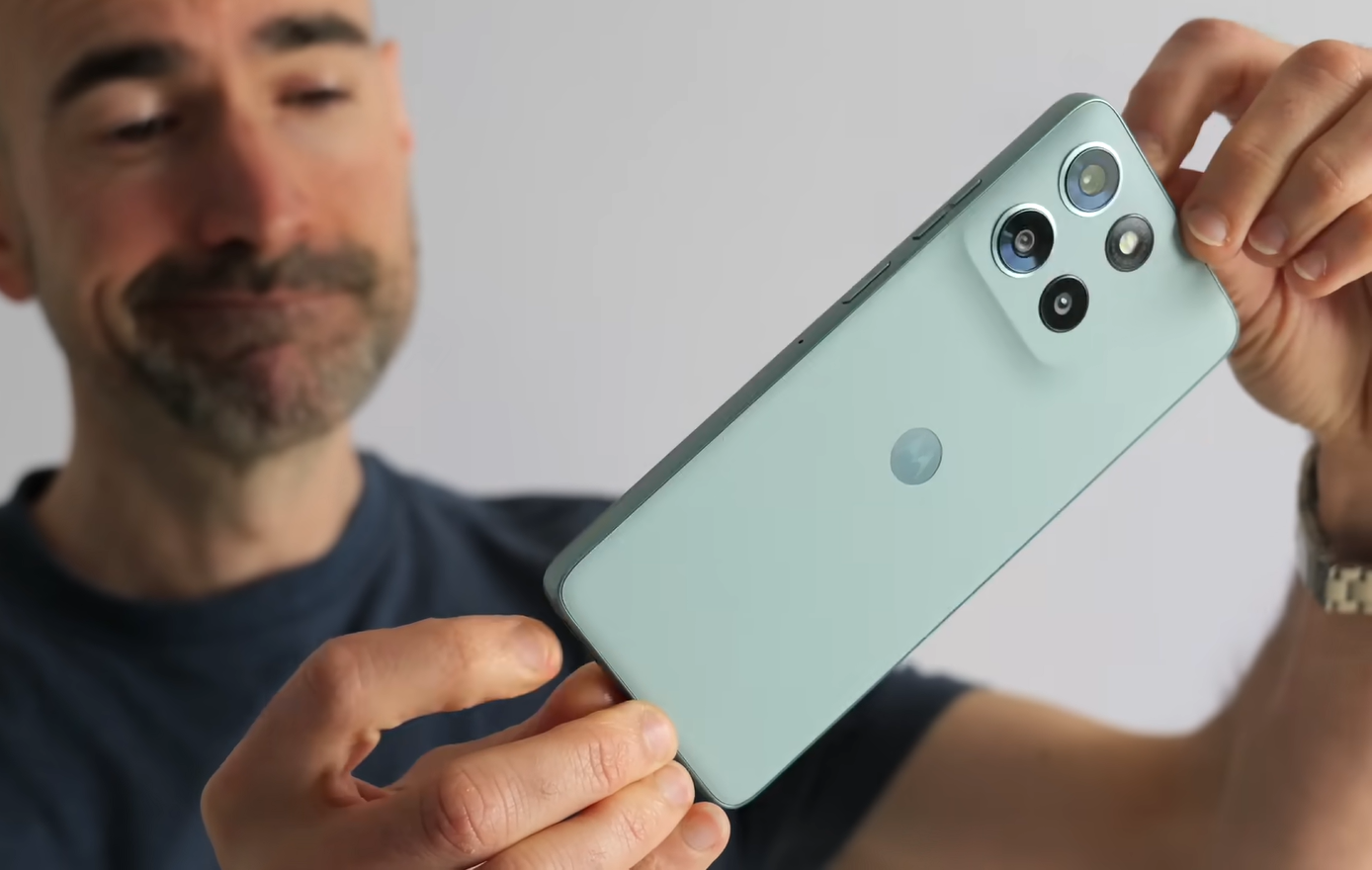 Западный-обозреватель-перечислил-10-лучших-бюджетных-смартфонов-на-лето-2025-г.