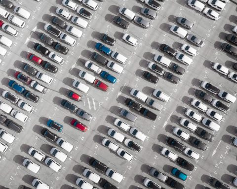 В-России-рассмотрят-введение-утильсбора-на-ввозимые-авто-мощностью-от-160-л-с.