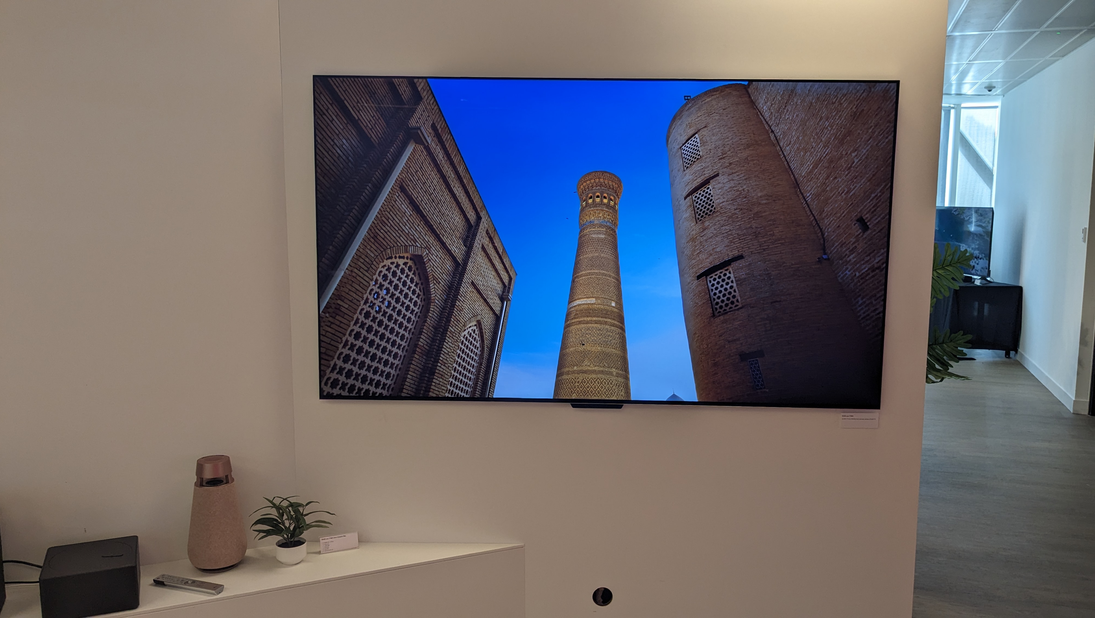 lg-представила-“беспроводной”-4k-oled-телевизор-m5