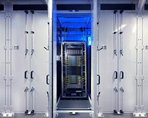 dell-и coreweave-показали-первую-в мире-стойку-с ускорителем-nvidia-gb300-nvl72