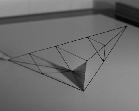 Учёные-создали-«Билле» —-пирамиду,-которая-всегда-падает-на одну-и ту же-грань