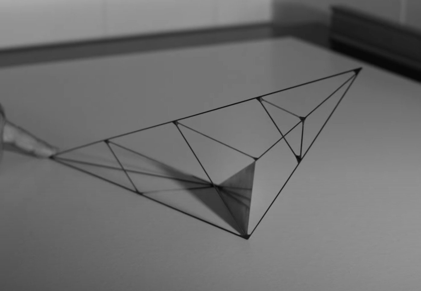 Учёные-создали-«Билле» —-пирамиду,-которая-всегда-падает-на одну-и ту же-грань