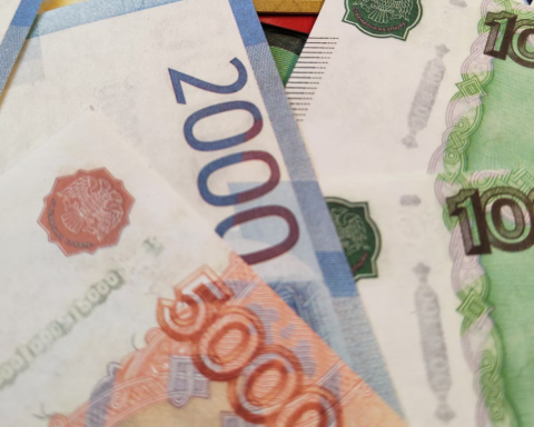 В МГУ-создали-светящиеся-метки-хамелеоны-для-защиты-денег-и музейных-экспонатов