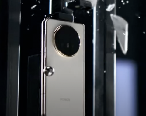 honor-стрелял-в складной-magic-v5-стальными-шарами-в качестве-теста-прочности