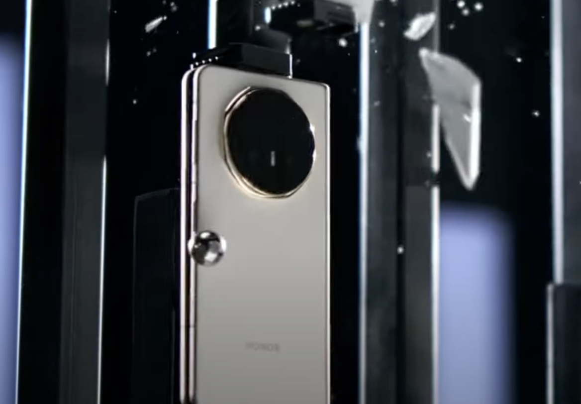 honor-стрелял-в складной-magic-v5-стальными-шарами-в качестве-теста-прочности