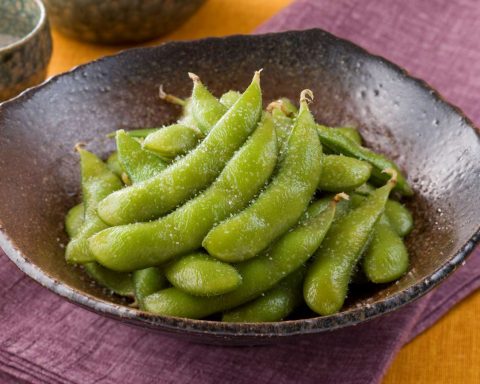 Бобы-эдамаме-назвали-лучшей-высокобелковой-закуской-для-здоровья-кишечника