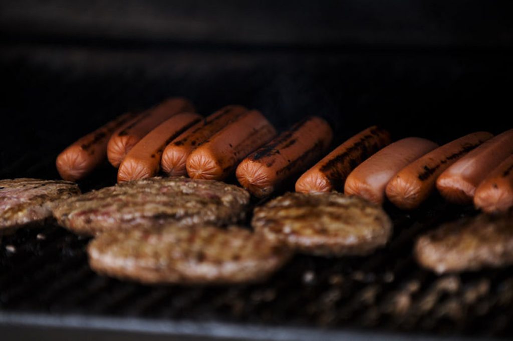 Гамбургеры-оказались-полезнее-для-здоровья,-чем-хот-доги