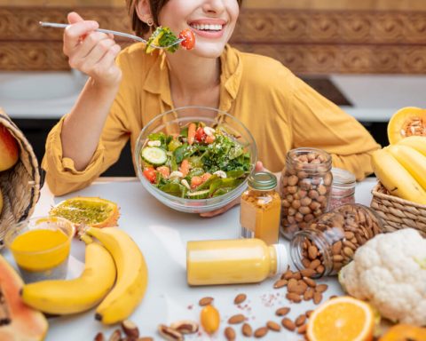 Диетологи-порекомендовали-следить-за-привычками-в-еде-при-высоком-кровяном-давлении