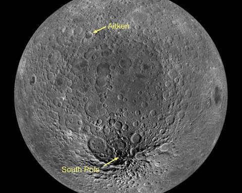 Учёные:-на-видимой-и-обратной-сторонах-Луны-мантия-формировалась-по-разному