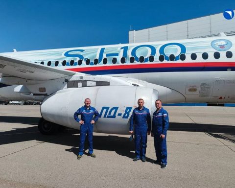 Новый-«Суперджет»-с российскими-двигателями-ПД-8-перелетел-через-всю-страну