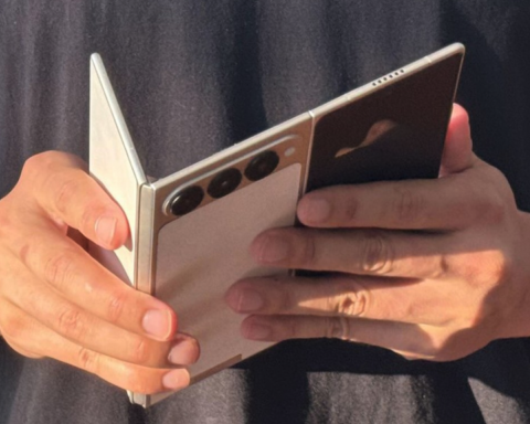 Инсайдер-показал-складывающийся-втрое-смартфон-tecno-phantom-ultimate-g fold