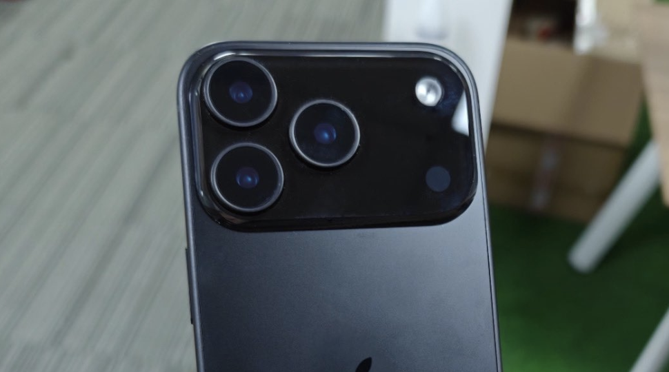 iphone-17-pro-показали-на новых-фото